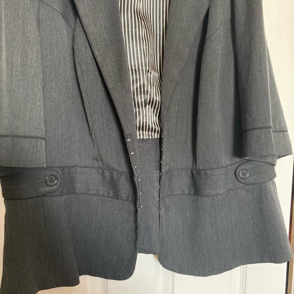 Torrid Blazer with striped lining - Picture 4 of 4